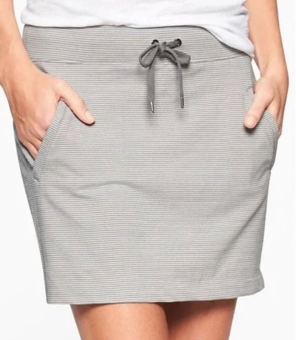 ATHLETA Midtown Skort Gray White Striped Large Style #211103